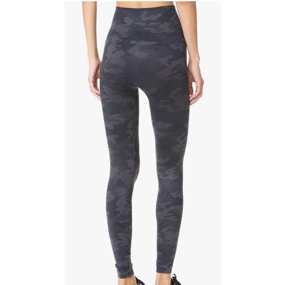 Spanx Leggings Black Camo Size Medium - Picture 2 of 7